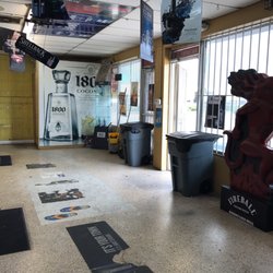Bobby's Liquors - Bobbys Liquors interior