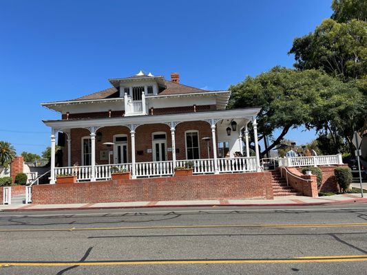 Ellie's Table by null