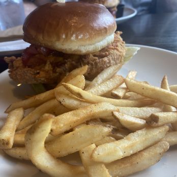 Applebee's Grill + Bar - Spicy Honey Mustard Chicken Sandwich - Sports Bars Near Me - Columbia, South Carolina