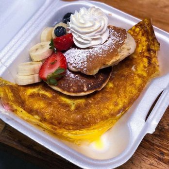 Fusion & Sabor - Omelette mini PANCAKES with fruits - Breakfast & Brunch Near Me - Carolina, Puerto Rico