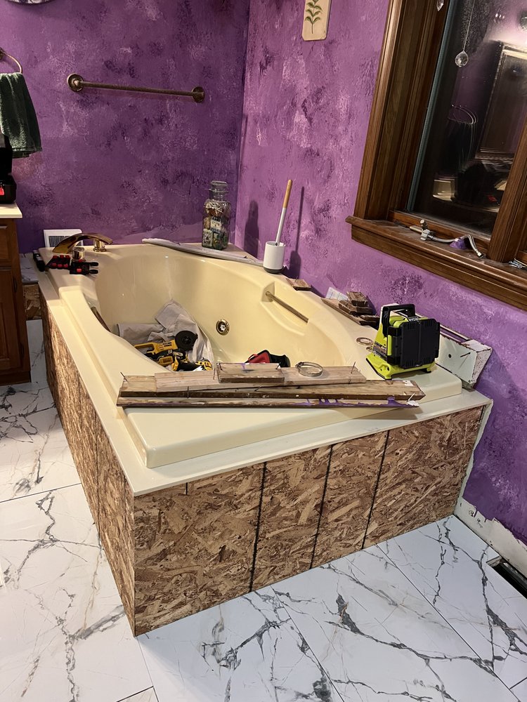 Slide of Davies Tile Hardwood & LVT