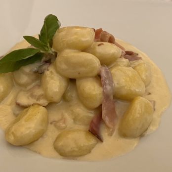 The Garden - Gnocchis with speck ham in a blue cheese sauce. Very tasty. - Italian Near Me - Mestre, VE