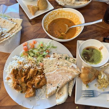 More Curry! - Samosas with chicken tiki masala and naan. - Indian Near Me - Corona, California More Curry! - Samosas with chicken tiki masala and naan. - Indian Near Me - Corona, California