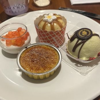 Bacchanal Buffet - Desserts; Dubai cheesecake , creme brûlée , Ube flan cupcake and a rice pudding - Buffets Near Me - Las Vegas, Nevada Bacchanal Buffet - Desserts; Dubai cheesecake , creme brûlée , Ube flan cupcake and a rice pudding - Buffets Near Me - Las Vegas, Nevada