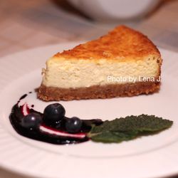 Boscaiola - Torta al Mascarpone e Ricotta (Sernik z mascarpone i ricotty) (28 zł) - Ricotta and mascarpone cheesecake served with blueberry sauce