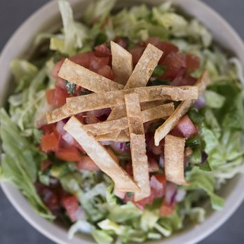 Dos Gringos - a bowl of salad with tortilla chips - Food Trucks Near Me