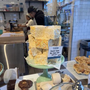 Claudine Kitchen & Bakeshop - Breakfast & Brunch Near Me - Porter Ranch, California
