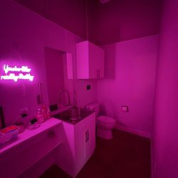 Kichi Glow - The bathroom
