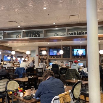 Pork & Pickle - Seating area - Pubs Near Me - Dorval, Quebec Pork & Pickle - Seating area - Pubs Near Me - Dorval, Quebec