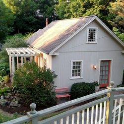 Rocky Springs Bed & Breakfast - Cottage in the back