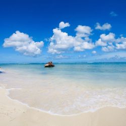 Flamenco Beach - The rusted us army tank