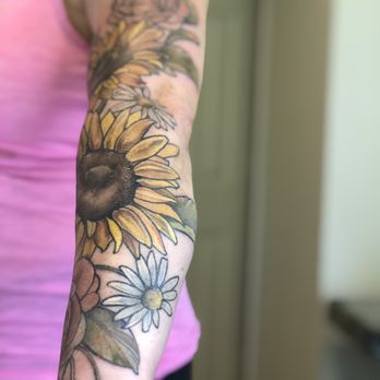 21 Blooms Tattoo Studio - Tattoo Near Me - Jackson, Michigan