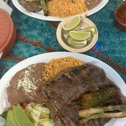 Carne Asada Con Cebollas Asadas Y Jalapenos