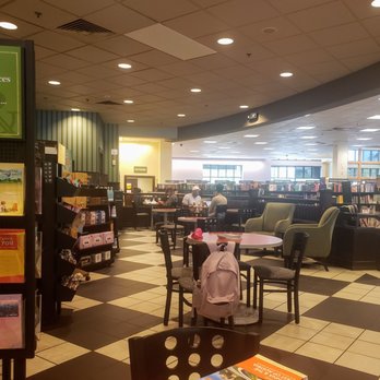 Barnes & Noble - Seating Area for Café at Barnes & Noble Alamance Crossing - Bookstores Near Me - Burlington, North Carolina