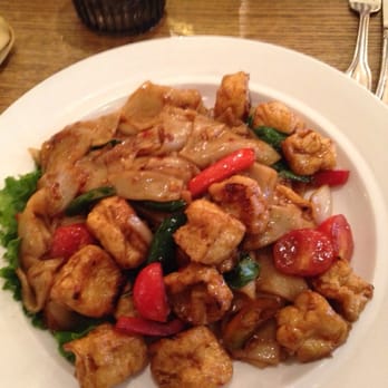 Sisters Thai - Drunken Noodles with tofu - Thai Near Me - Fairfax, Virginia