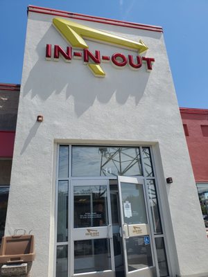 In-N-Out Burger by null