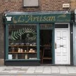 L'Artisan - Photographer: unknown.