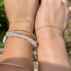 Flutter Beauty Bar - Permanent jewelry - gold paperclip style bracelets