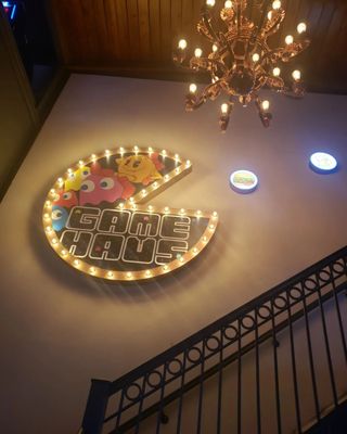 Gamehaus New York - Sports Bar, Beer Hall, Food & Games by null