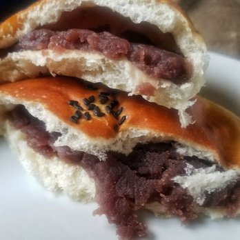 Handsome Bakery and Cafe - Inside of a bread bean bun - Coffee & Tea Near Me - Schaumburg, Illinois Handsome Bakery and Cafe - Inside of a bread bean bun - Coffee & Tea Near Me - Schaumburg, Illinois