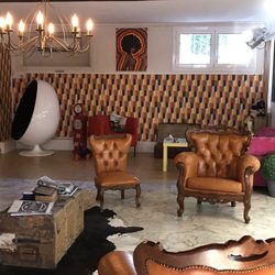 Homme Pur - La décoration est vintage et classe à souhait. En plus c'est tellement confortable tu voudras être coiffé/taillé là-dedans.