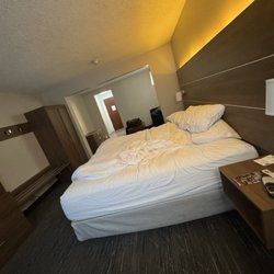 Holiday Inn Express & Suites Frankfort - It's a hotel room