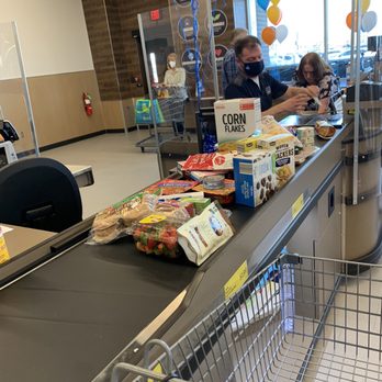 ALDI - Fast friendly cashier - Grocery Near Me - Lafayette, Louisiana