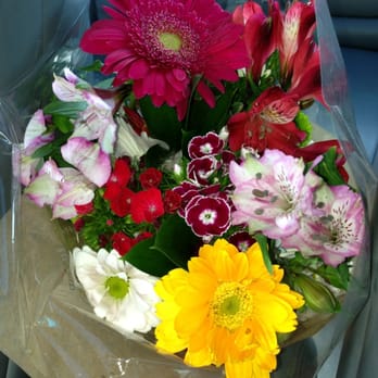 Beneva Flowers - Free flowers for moving to Sarasota - ourtownamerica.com - Florists Near Me - Sarasota, Florida