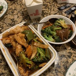 Shing Fung House - Chicken and garlic sauce (left) and Beef and broccoli (right)