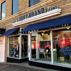 lucky brand plaza
