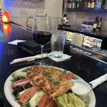 Rey's Restaurant Sports Bar - Rey's House Salad with chicken - Tex-Mex Near Me - Irving, Texas
