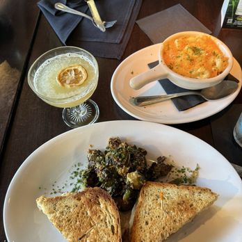 The Foxy Brown - Patty Melt Mac N Cheese Bees Knees Cocktail - Comfort Food Near Me - Fort Lauderdale, Florida The Foxy Brown - Patty Melt Mac N Cheese Bees Knees Cocktail - Comfort Food Near Me - Fort Lauderdale, Florida