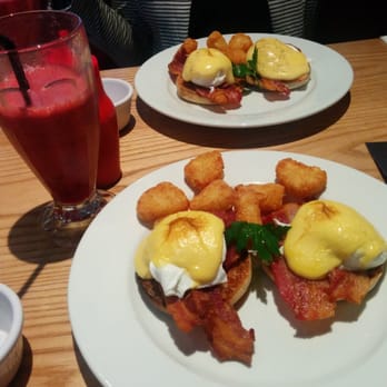 VQ Chelsea - Eggs benedict with hash browns and a berry smoothie :) - Diners Near Me - London, XGL VQ Chelsea - Eggs benedict with hash browns and a berry smoothie :) - Diners Near Me - London, XGL
