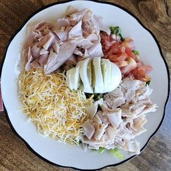 Mo’s Place - Finding a balance between a great tasting lunch and nutritious one can be difficult. Try our chef salad for a perfect balance.