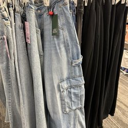 Cargo jeans are back in fashion!