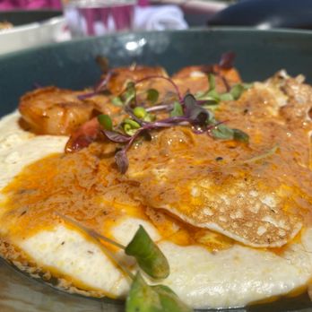 Cafe 44 - Shrimp & Grits - American Near Me - Alexandria, Virginia