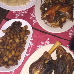 Plantains with a delicious sauce, lamb shanks, guinea fowl, and cassava. Delicious pepper and tomato vinaigrette Plantains with a delicious sauce, lamb shanks, guinea fowl, and cassava. Delicious pepper and tomato vinaigrette