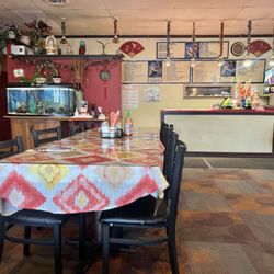 Long Thanh Chinese and Vietnamese Food - Seating
