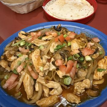 Mazatlan Restaurant - Arroz con Pollo - Mexican Near Me - Auburn, Washington