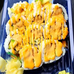 Spicy salmon roll Spicy salmon roll