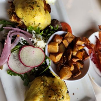 Brunch Junction - Crab Benedict - Breakfast & Brunch Near Me - Pearland, Texas