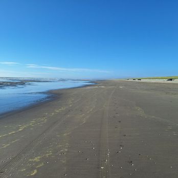 Gearhart Beach - Other vehicles tailgating before sunset - Beaches Near Me - Seaside, Oregon Gearhart Beach - Other vehicles tailgating before sunset - Beaches Near Me - Seaside, Oregon