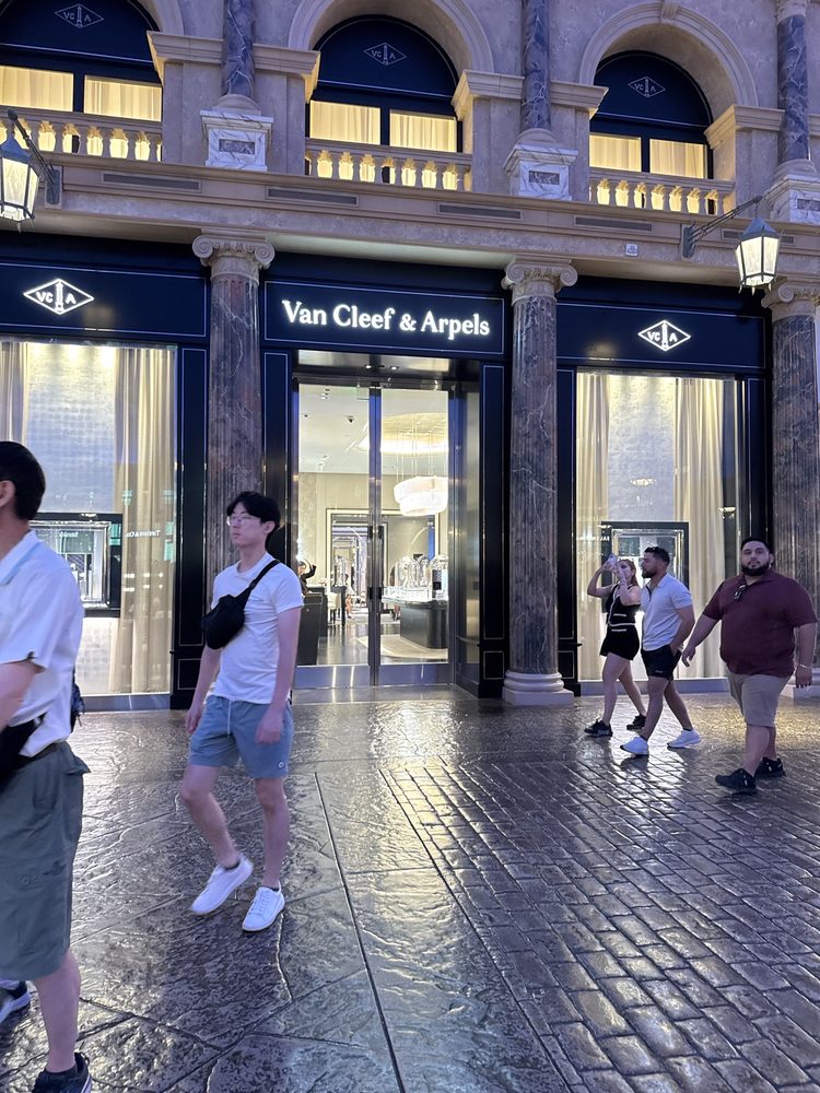 Van Cleef & Arpels gift card