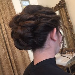Moni Beauty Studio - Updo