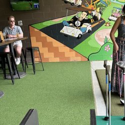 Shooters Golf - Corner bay on the ground floor