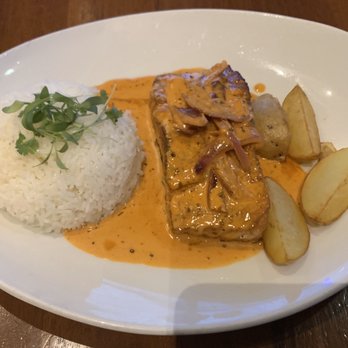 Puerto 27 Peruvian Kitchen & Pisco Bar - Salmon with rice - Peruvian Near Me - Pacifica, California