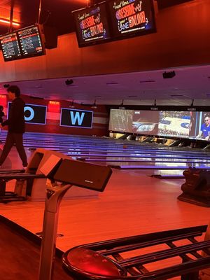 Bowlero Garland by null