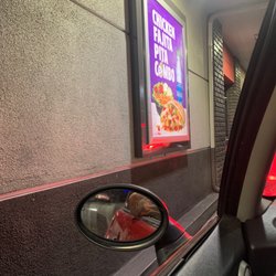 Rally's - We got fast service food good.