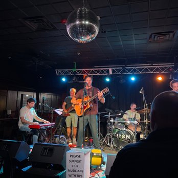 118 North - Acoustic grateful dead band FOUR LEAN HOUNDS . So good!! Ac and good tunes - Bars Near Me - Wayne, Pennsylvania