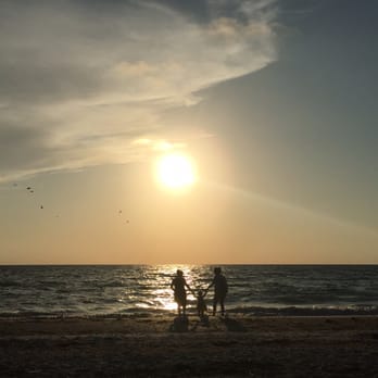 Sheraton - Another beautiful sunset at Sand Key - Resorts Near Me - Clearwater Beach, Florida Sheraton - Another beautiful sunset at Sand Key - Resorts Near Me - Clearwater Beach, Florida